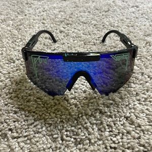 Put viper sunglasses